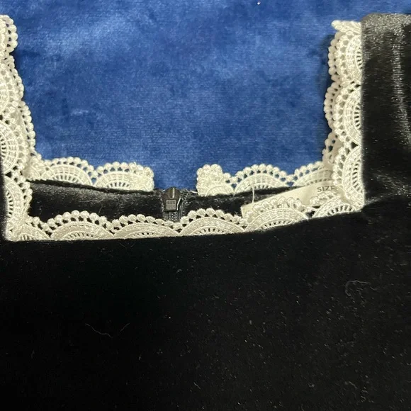 Elegant Velvet Kids Dress in Black - Picture 5 of 8